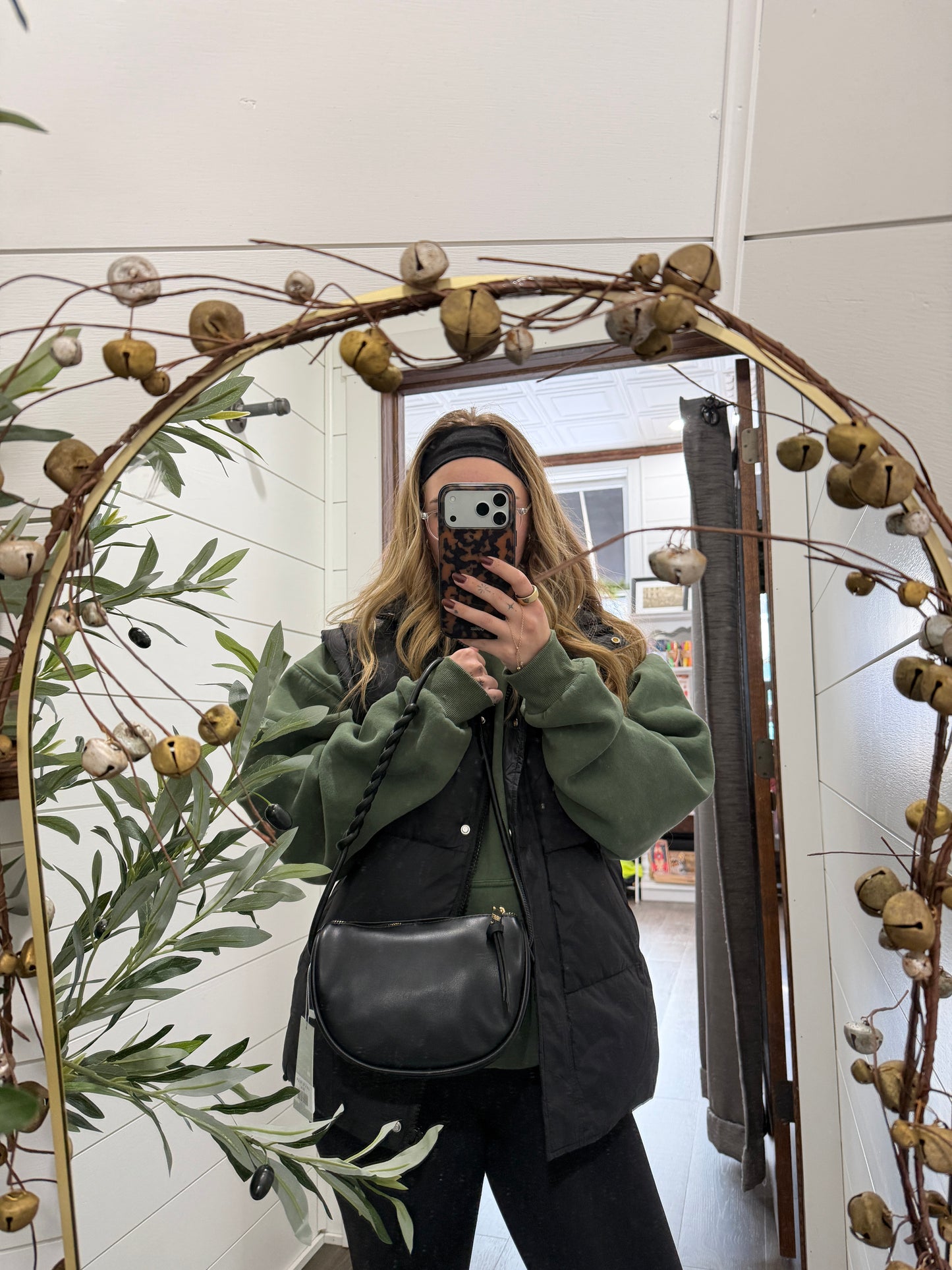 Jen & Co : Annaka Half Moon Shoulder Bag