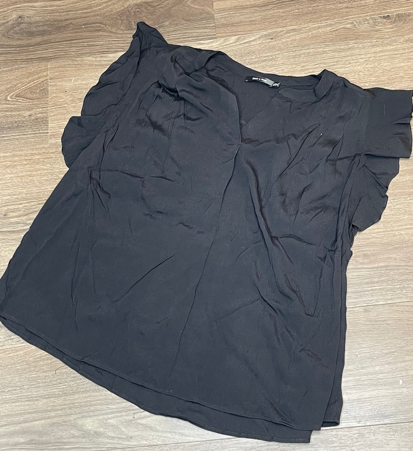 CURVY V-Neck w/ Pleated Sleeves