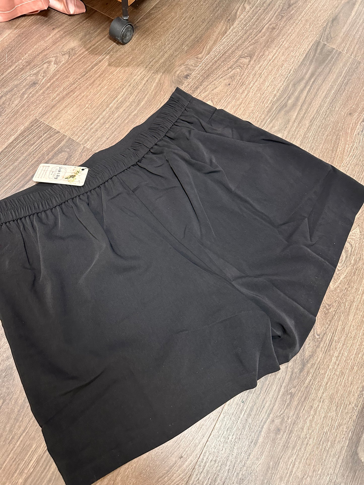 CURVY - Black Dress Shorts